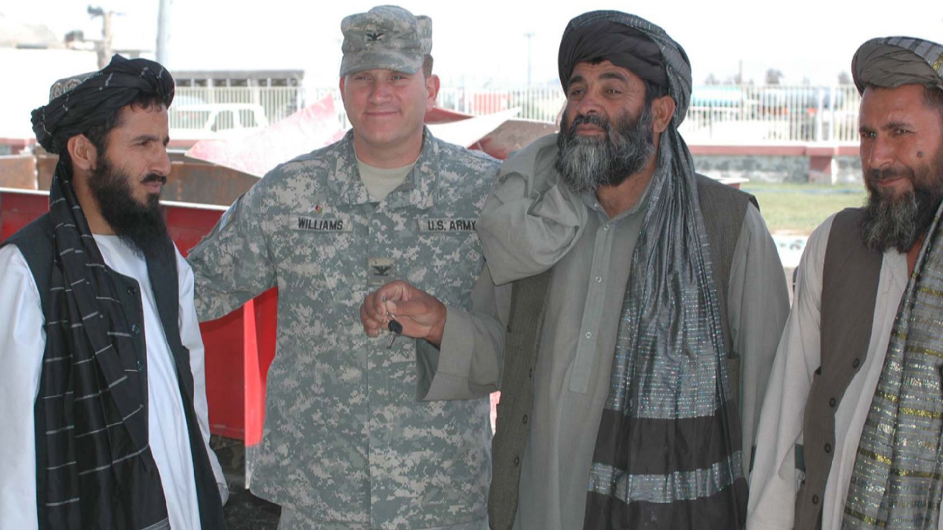 File:US Army with local leaders of Kandahar Province.jpg
