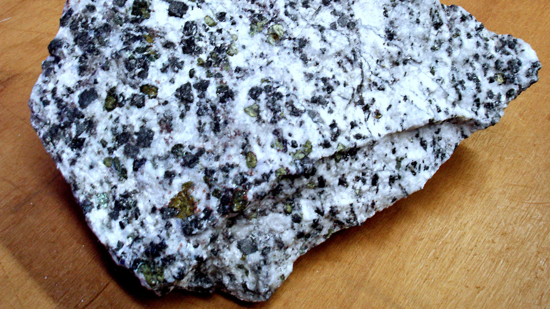 File:Carbonatite.jpg