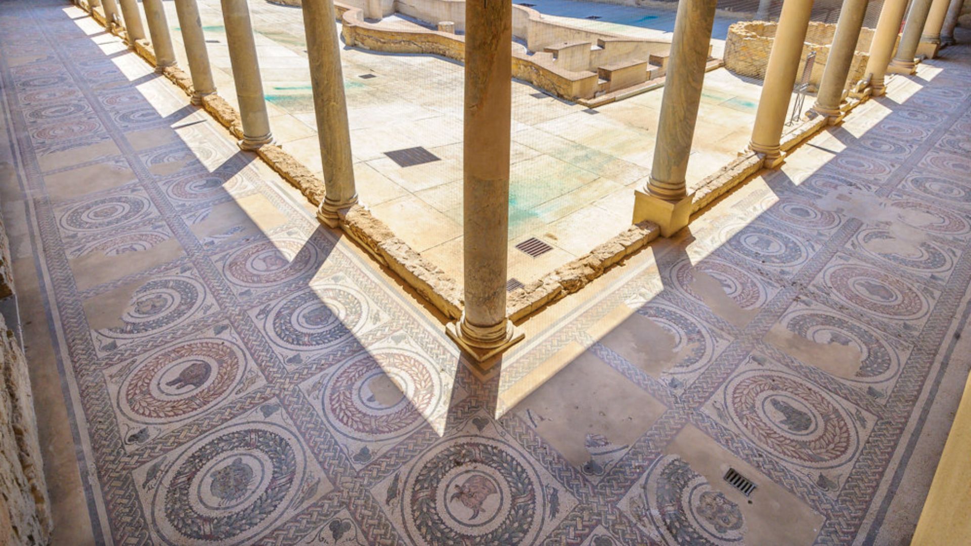 File:Villa del Casale (9528003795).jpg