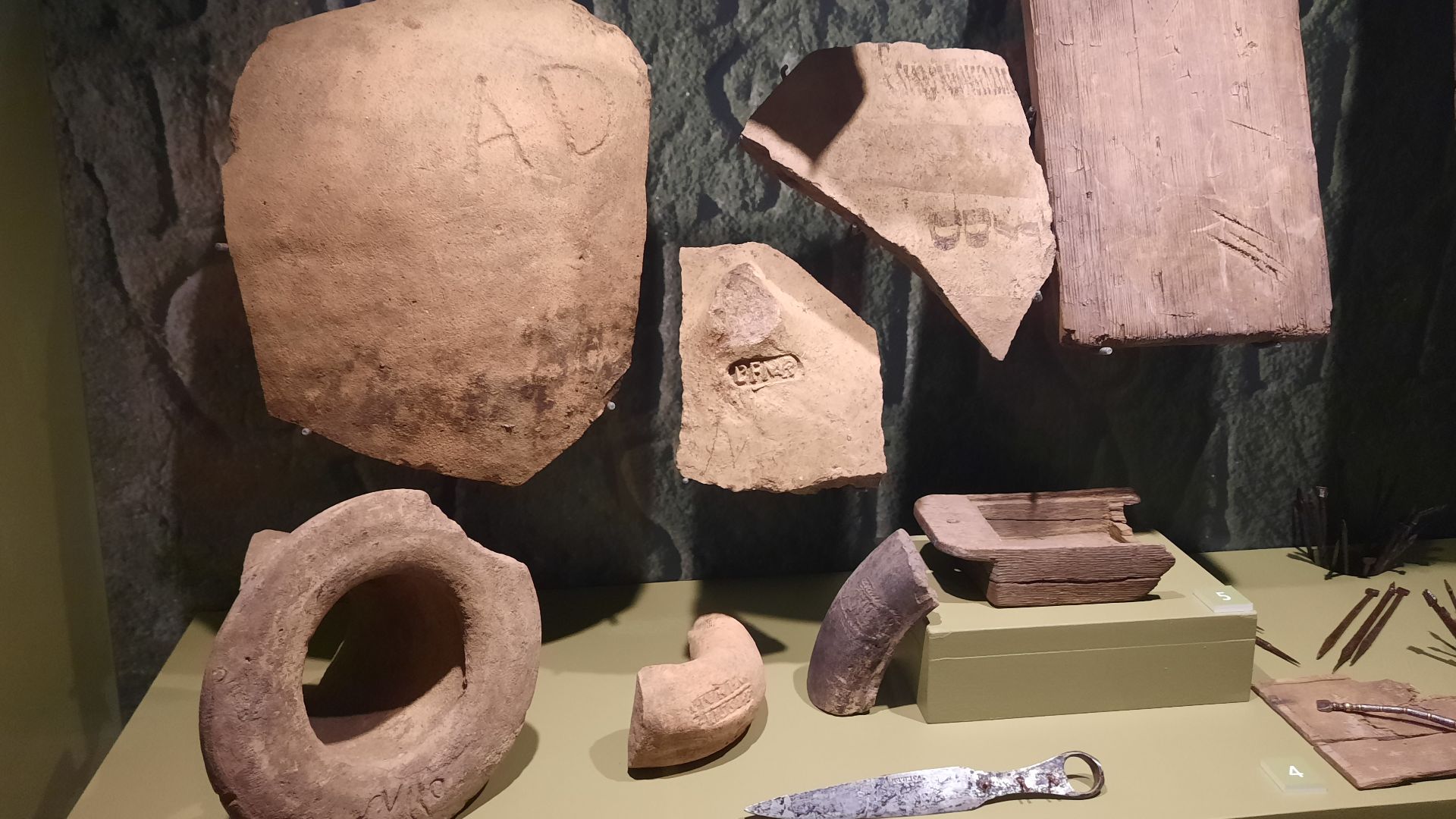 File:Vindolanda Roman Fort - Museum - 51595856631.jpg