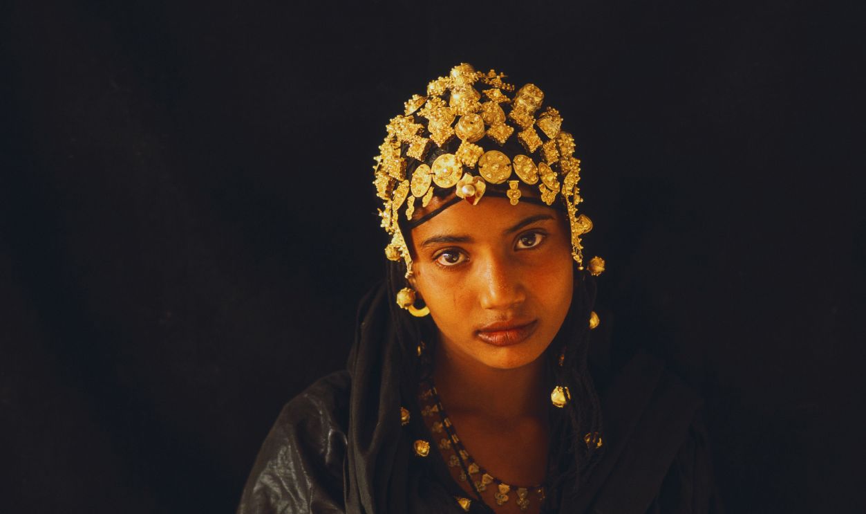 Gettyimages - 945522758, JEUNE FEMME TOUAREG, SAHARA, MALI JEUNE FEMME TOUAREG, SAHARA, MALI. 