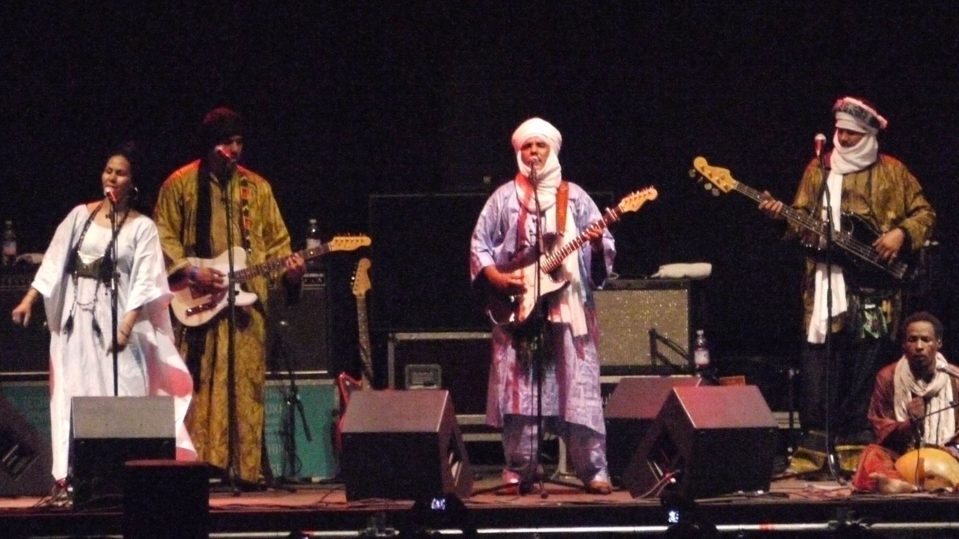 File:Tinariwen-Bardentreffen 2010.jpg