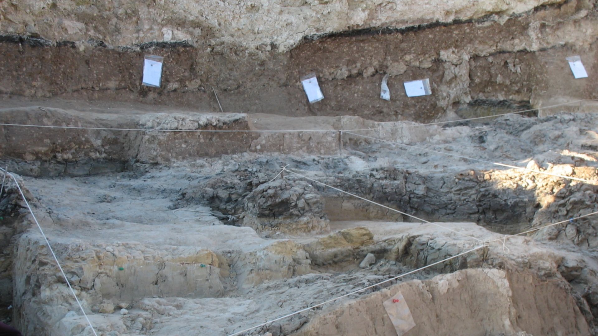 File:Baza-1 fossil site - Baza, Granada, Spain 02.jpg