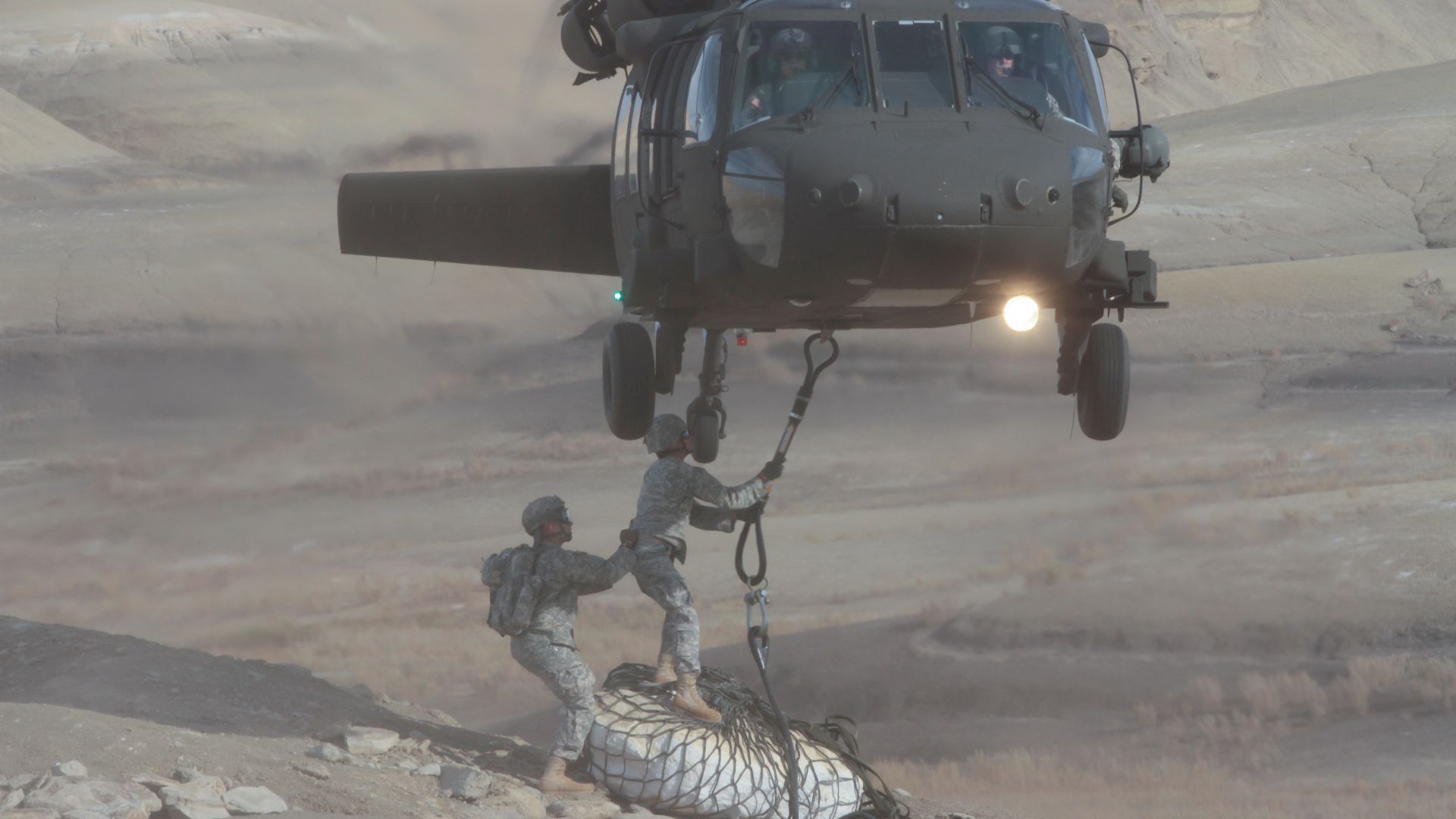File:New Mexico National Guard airlifts dinosaur fossils 151029-Z-LF132-009.jpg