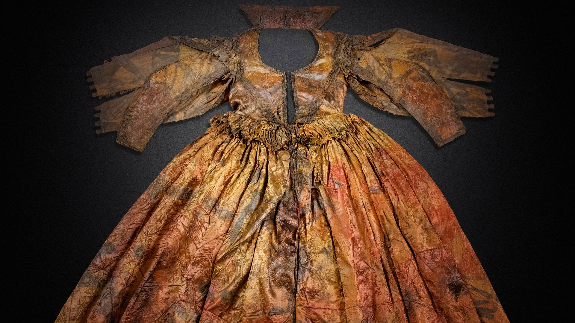 File:Objecten-De Jurk-donkere achtergond (c) Provincie-Noord-Holland-Kees-Zwaan.jpg