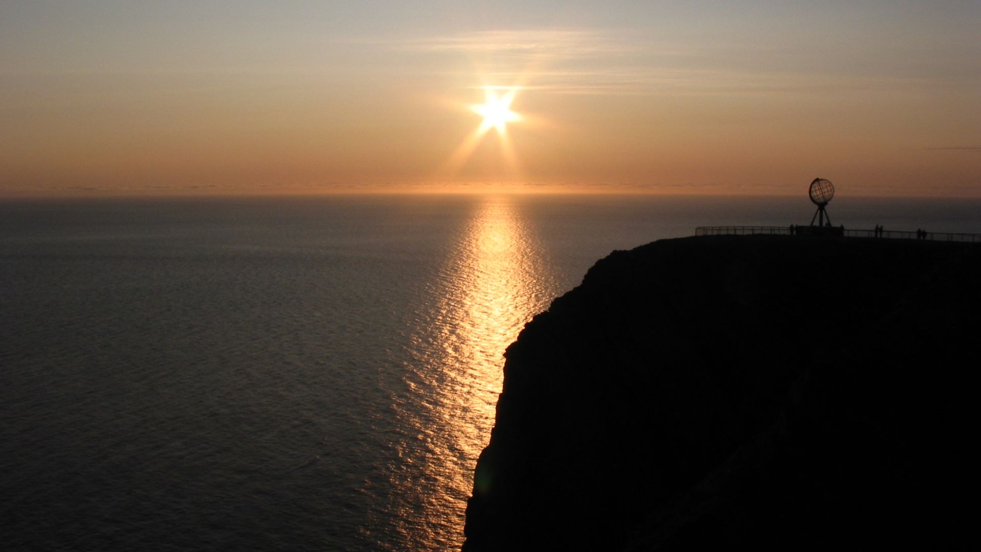 File:Midnight sun.jpg