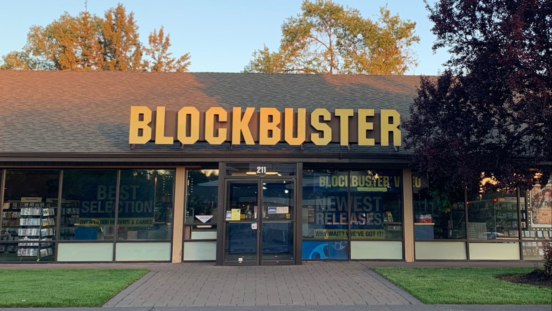 File:The Last Blockbuster storefront.jpg