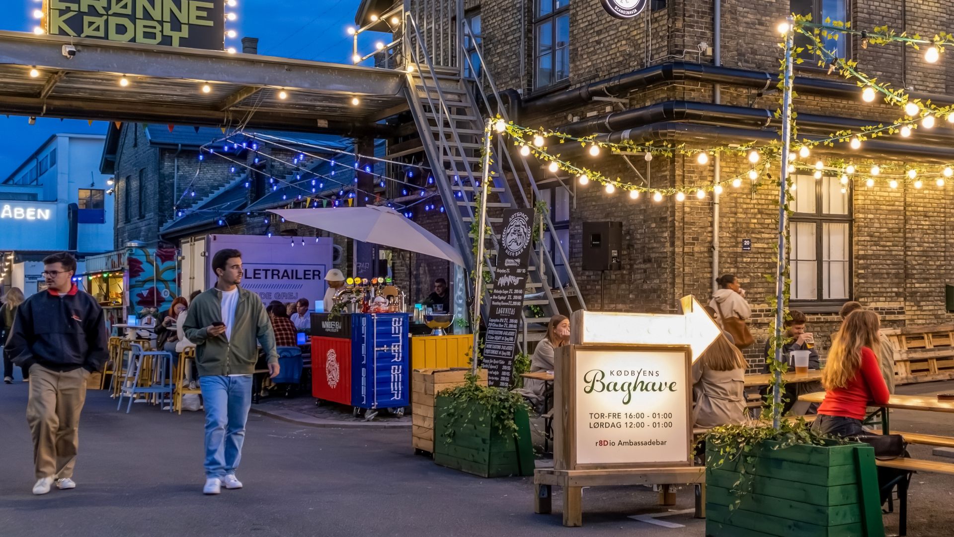 File:Copenhagen, Kødbyen by night, September 2022.jpg