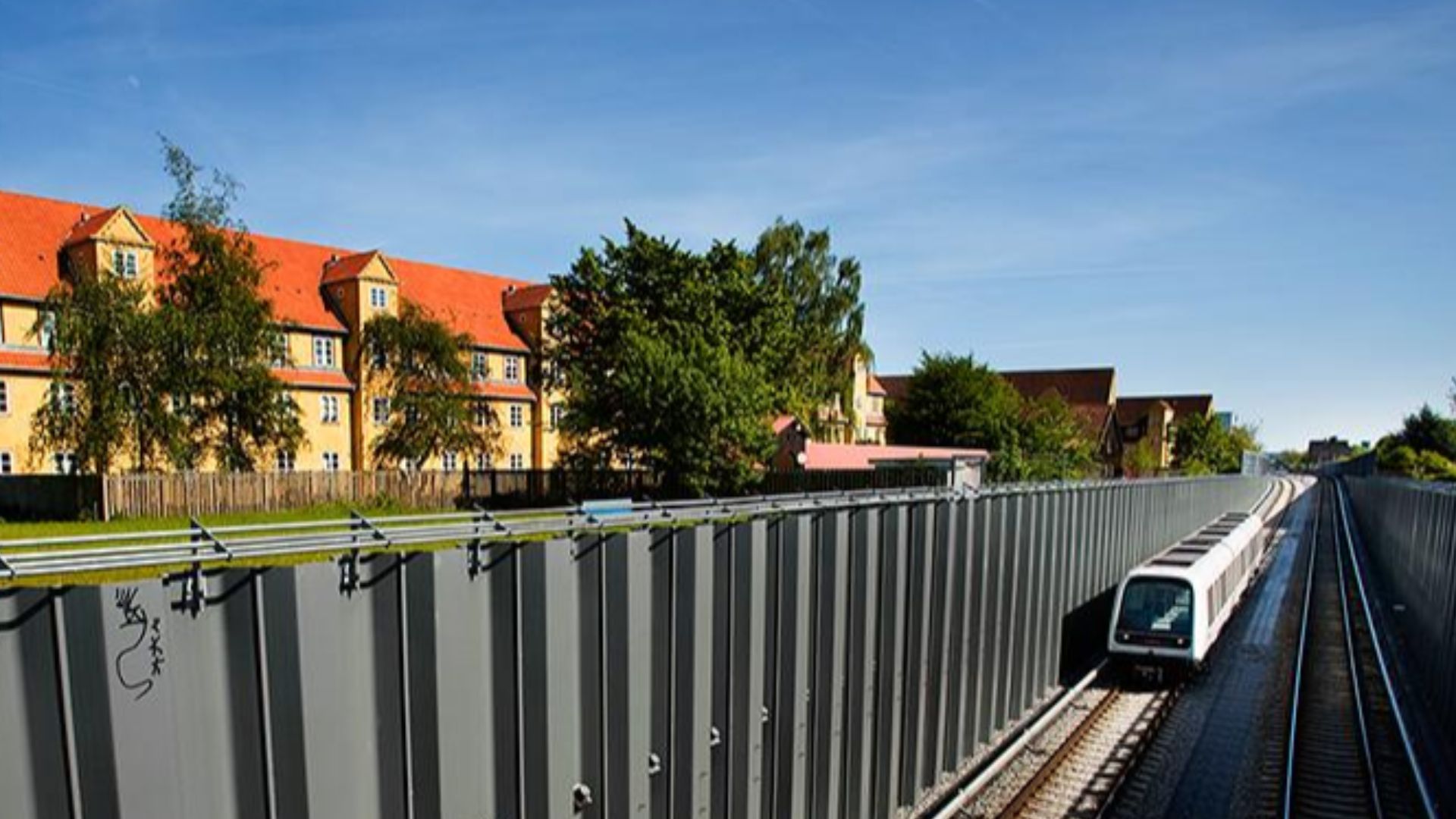 File:Amager - metro train.jpg