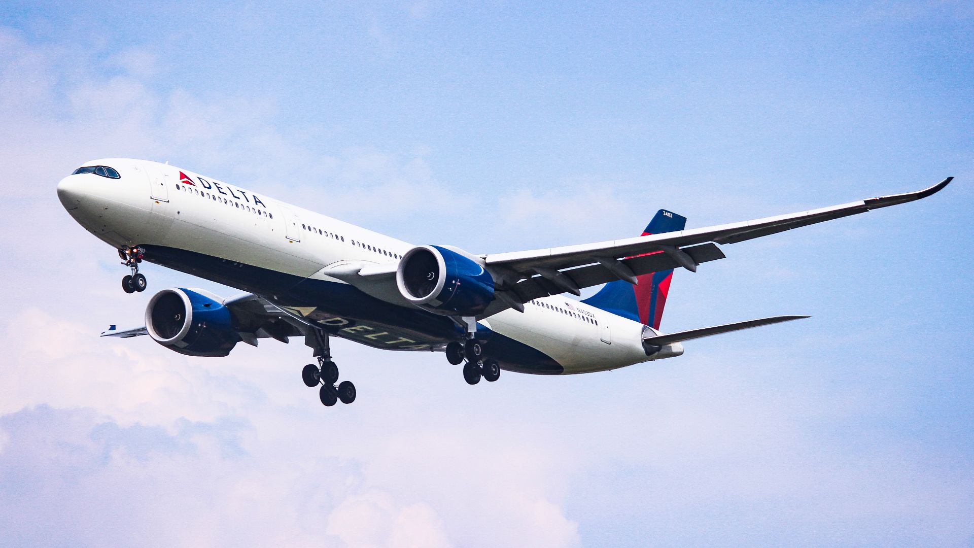File:Delta Airlines Airbus A330neo - N403DX.jpg