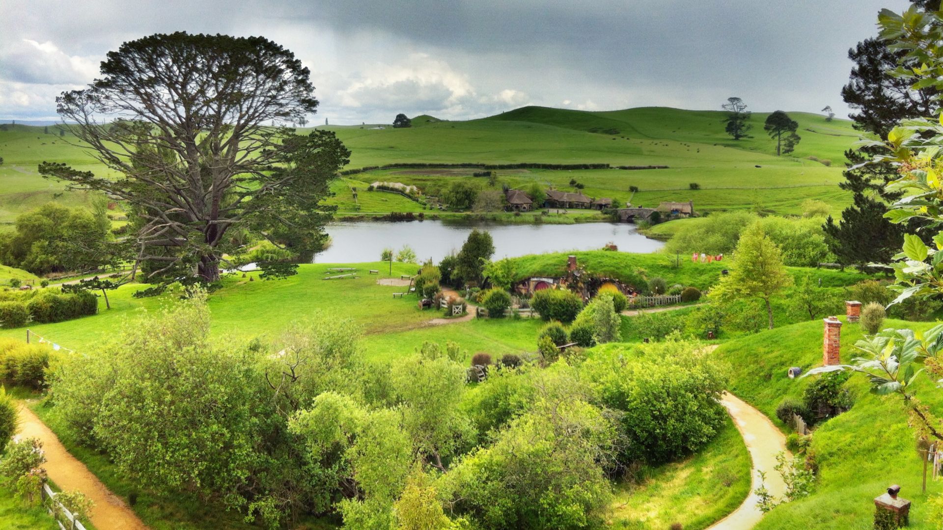 File:Hobbiton, The Shires, Middle-Earth, Matamata, New Zealand - panoramio (8).jpg