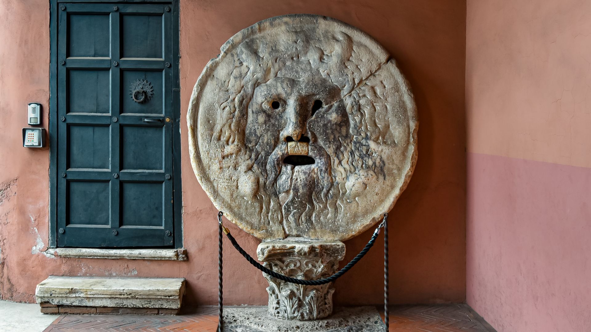 File:Roma- Bocca della Verità - 52347330118.jpg