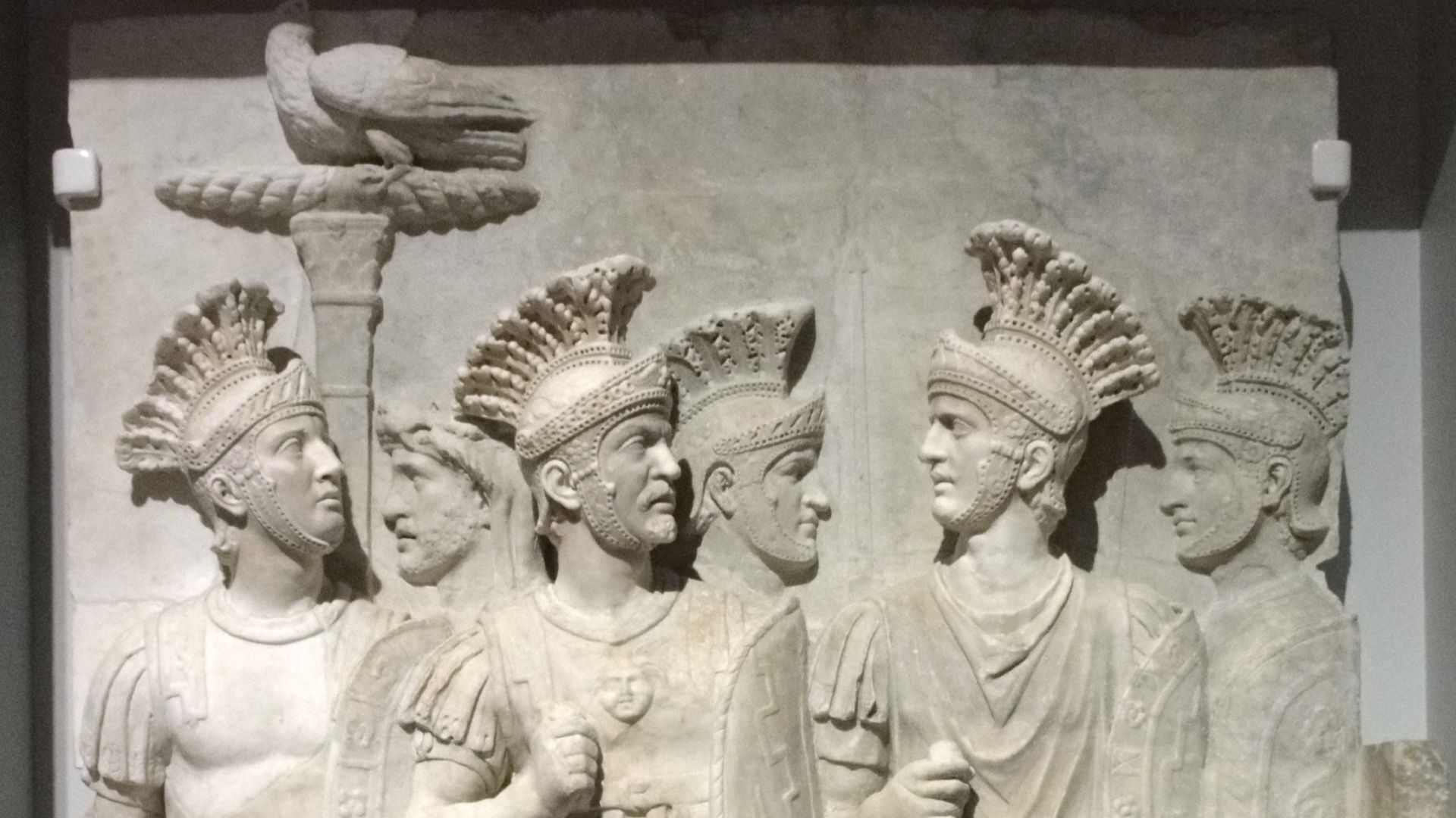 File:Lens - Inauguration du Louvre-Lens le 4 décembre 2012, la Galerie du Temps, n° 058.JPG