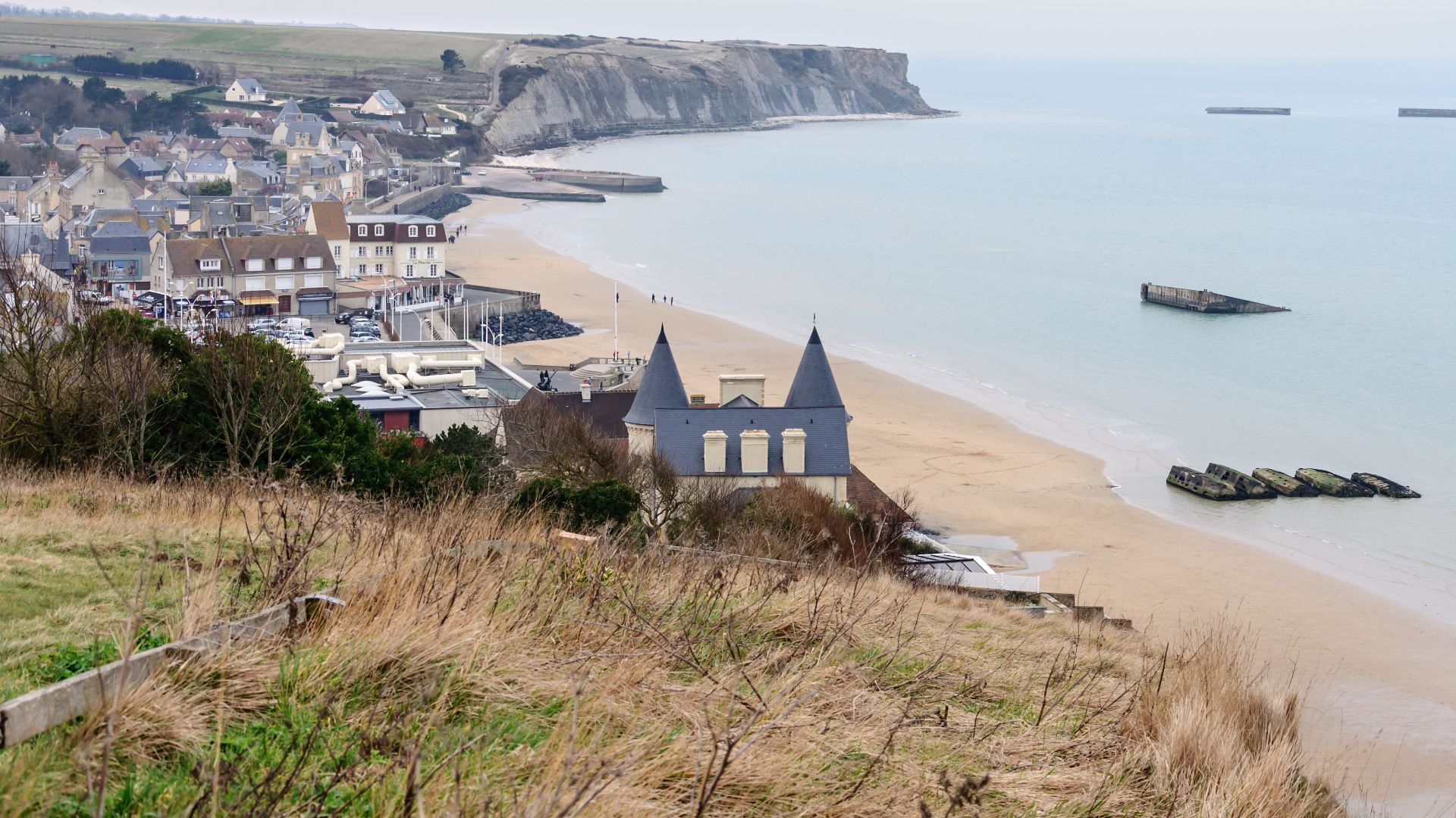File:Arromanches-les-Bains port artificiel Mulberry.jpg