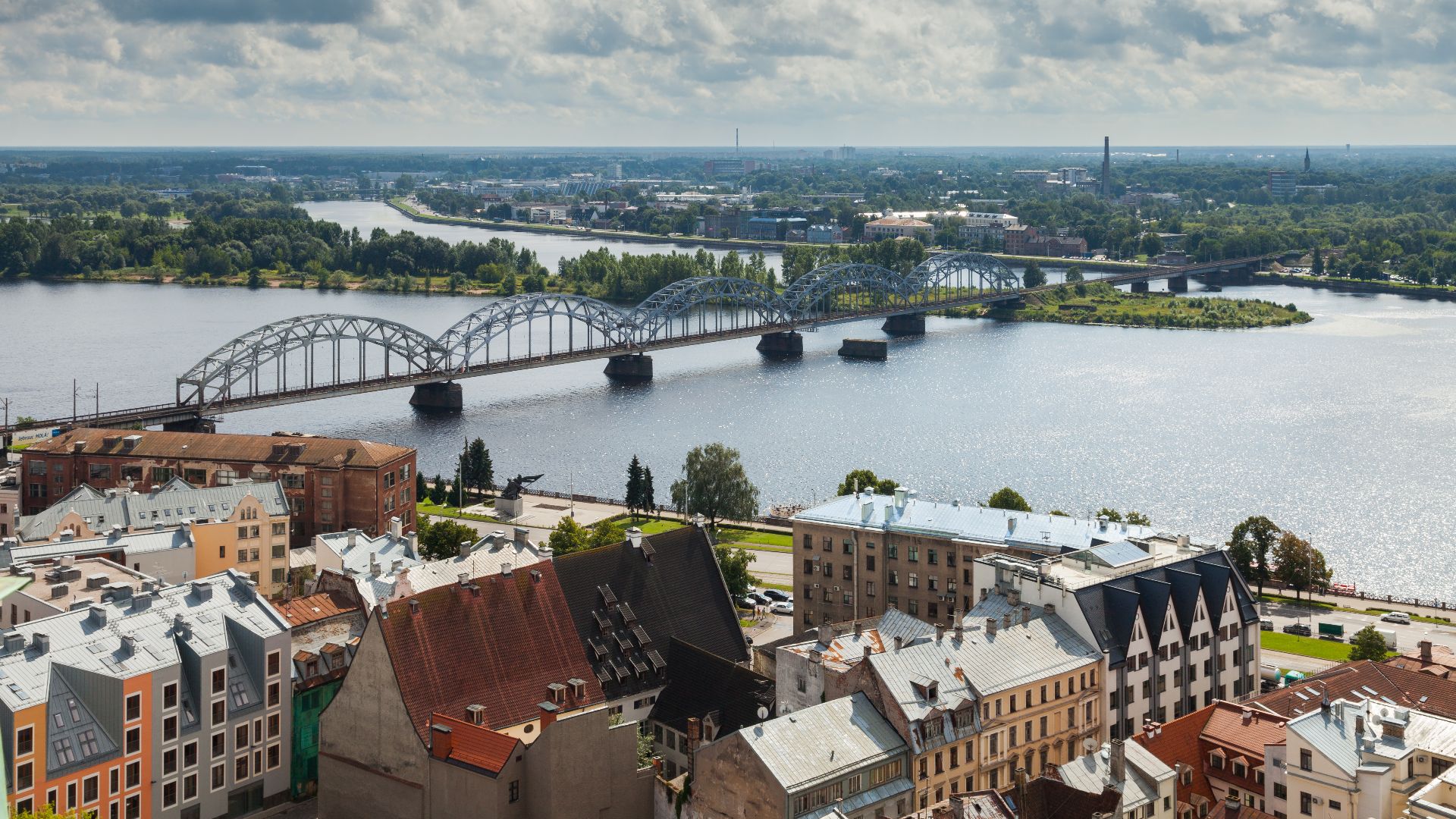 File:Vistas desde la iglesia de San Pedro, Riga, Letonia, 2012-08-07, DD 01.JPG