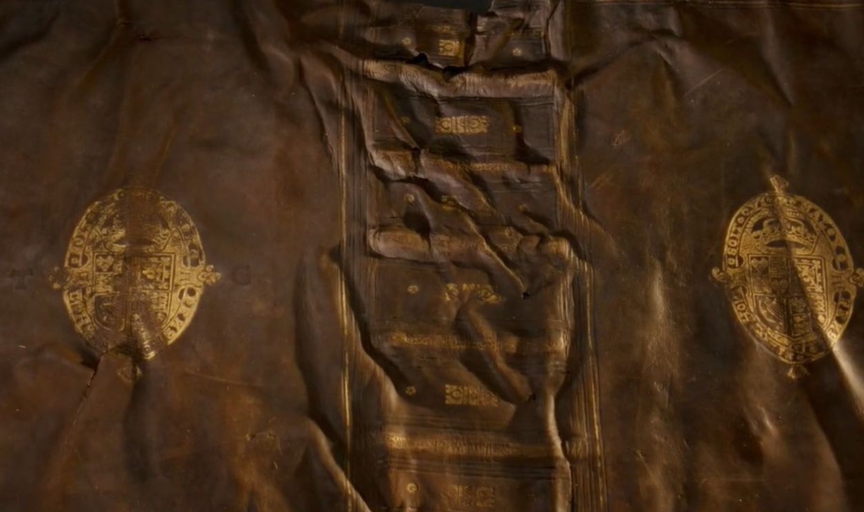 Treasure or curse? #1 | THE GOWN AND THE SHIPWRECK