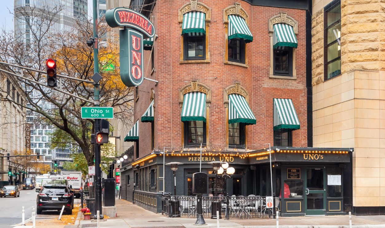 Pizzeria Uno is a Chicago-style pizza chain known for their deep dish pizza. This is the original location opened in 1943.