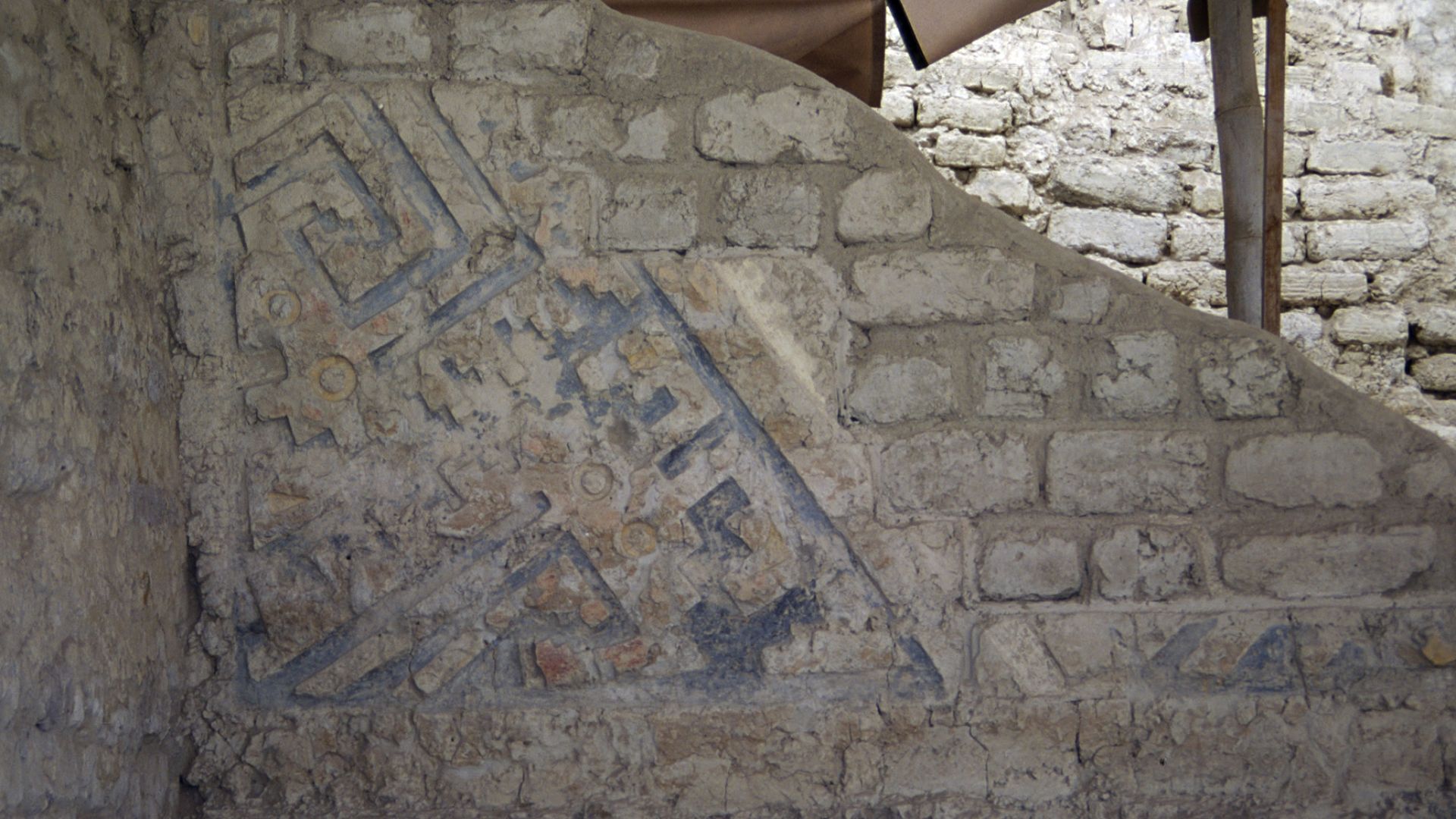 File:Moche Fresco at Huaca El Brujo.jpg