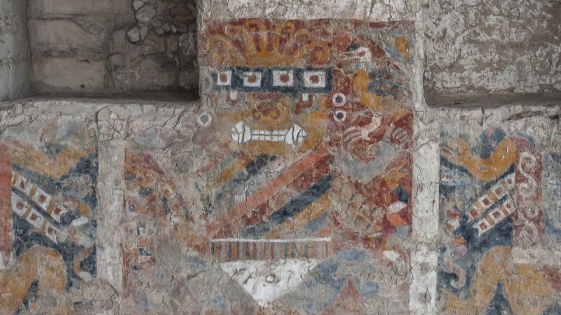 File:Huaca El Brujo - Representación de personaje mítico.jpg