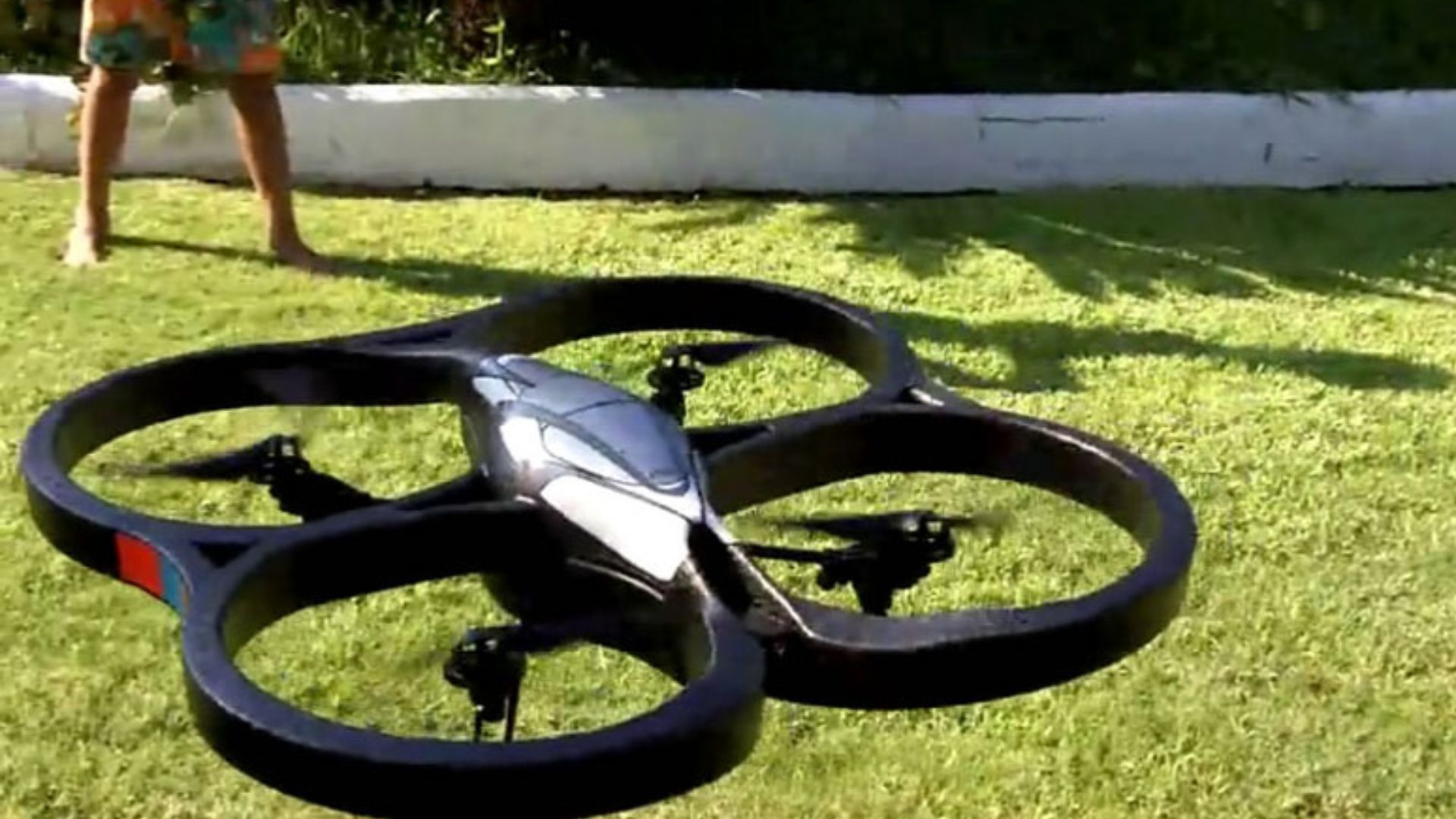 File:DroneOnGrass (2).jpg