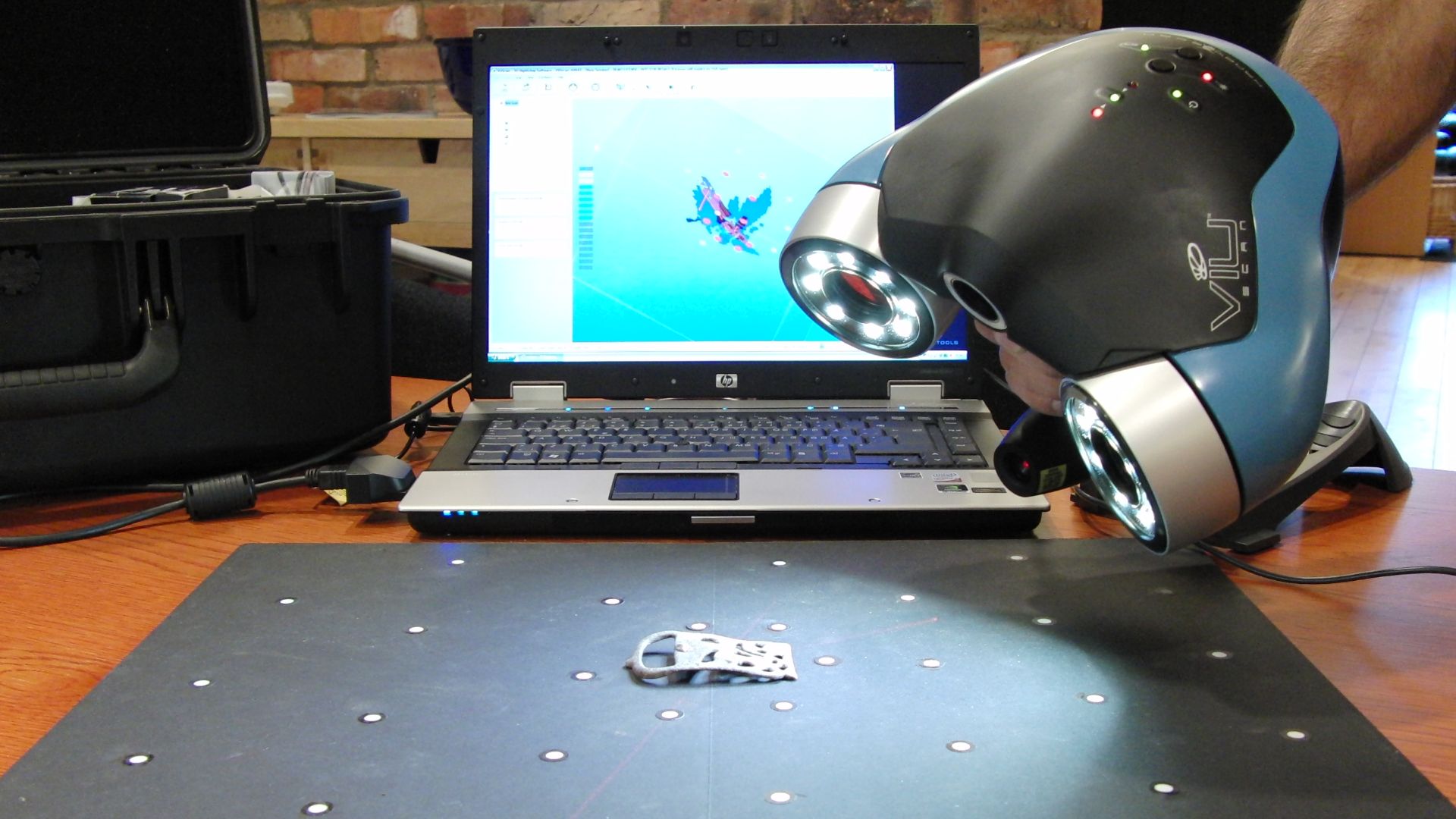 File:VIUscan handheld 3D scanner in use.jpg