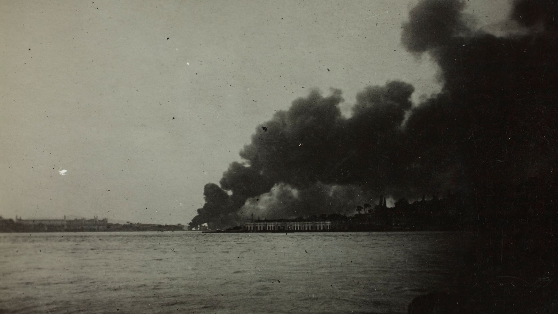 File:Ammunition train on fire SLNSW FL1533549.jpg