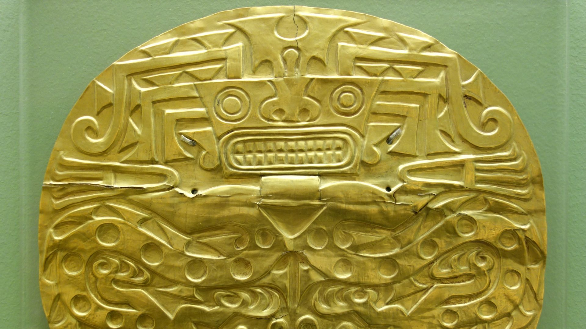 File:Plaque with embossed design, Cocle, Panama, 800-1500 AD, gold - Fitchburg Art Museum - DSC08819.JPG