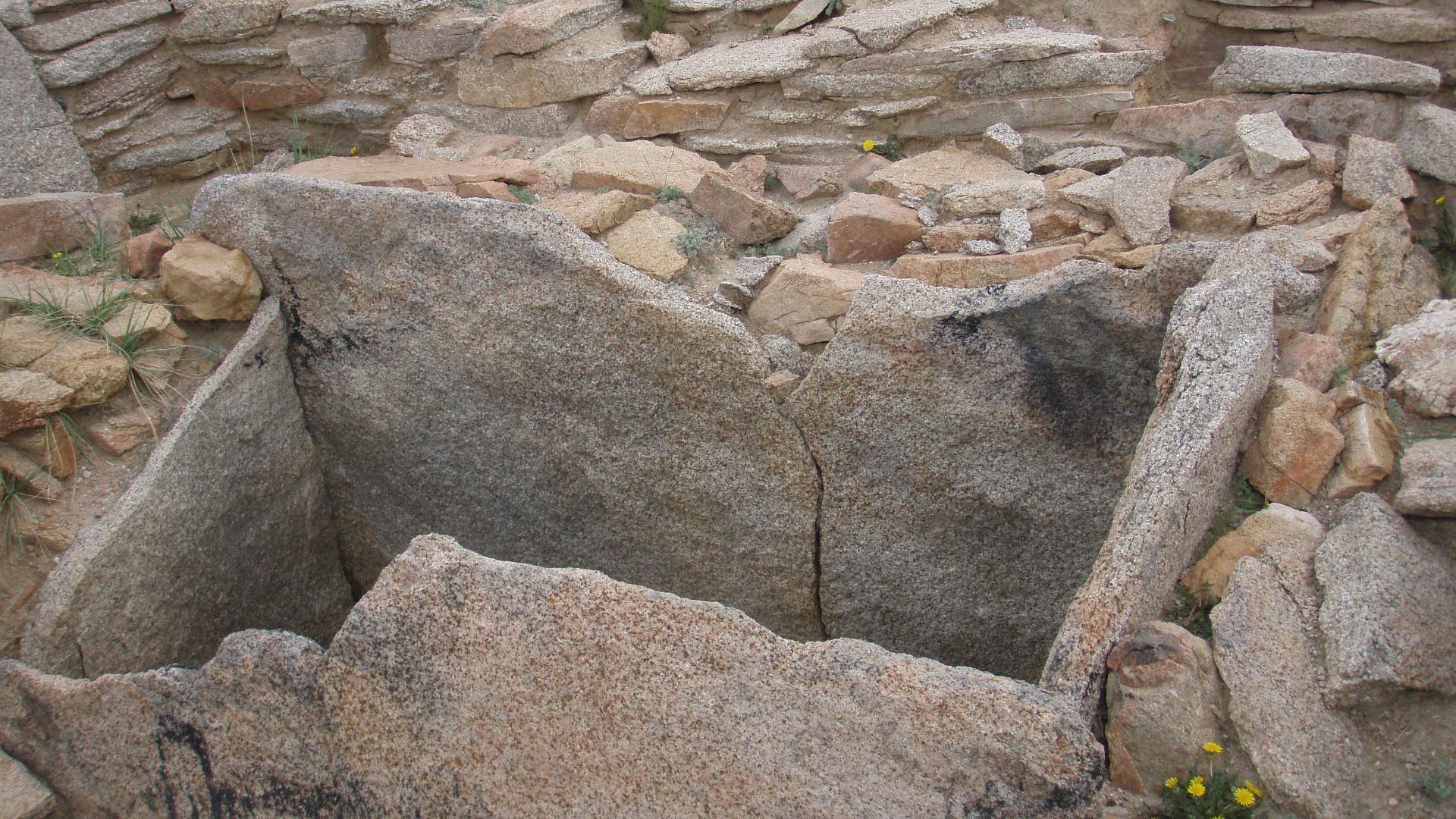 File:Scythian Burial Site Near Asku-Ayuly, Kazakhstan (7519817154).jpg