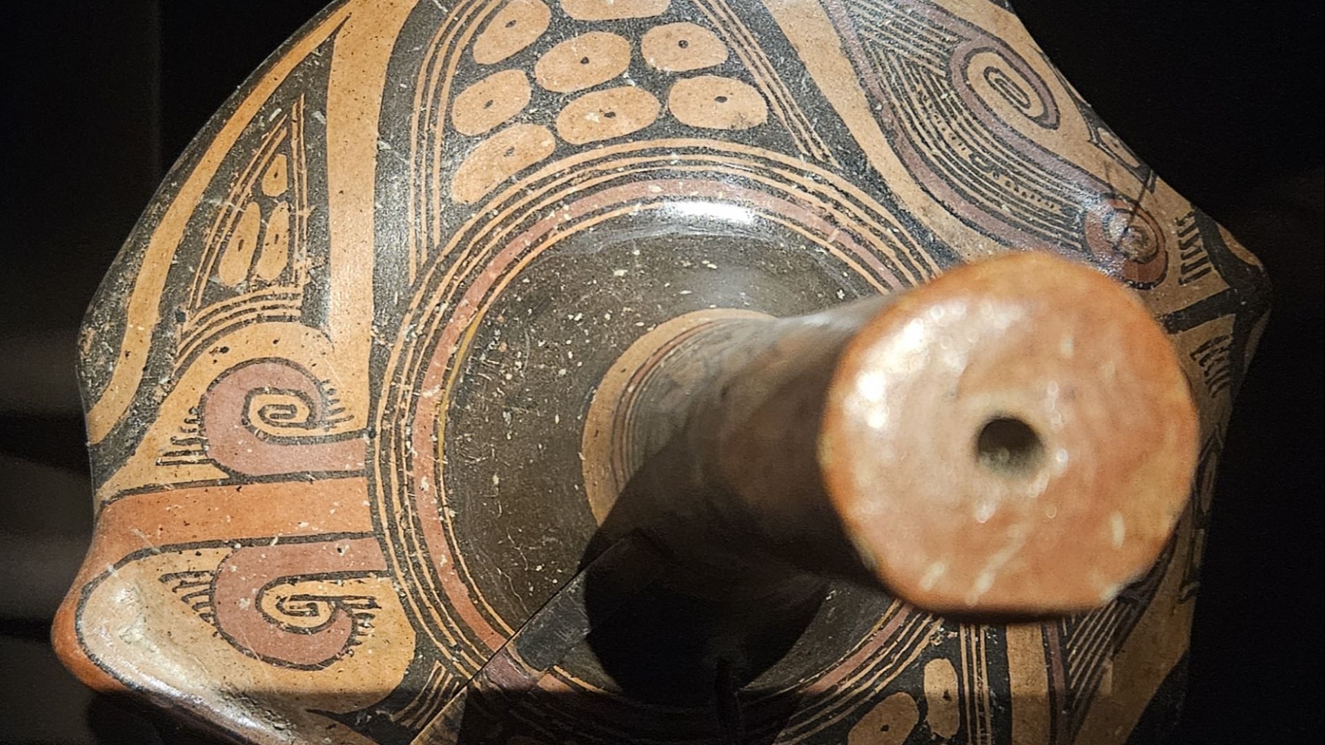 File:Gran Coclé stingray vessel top.png