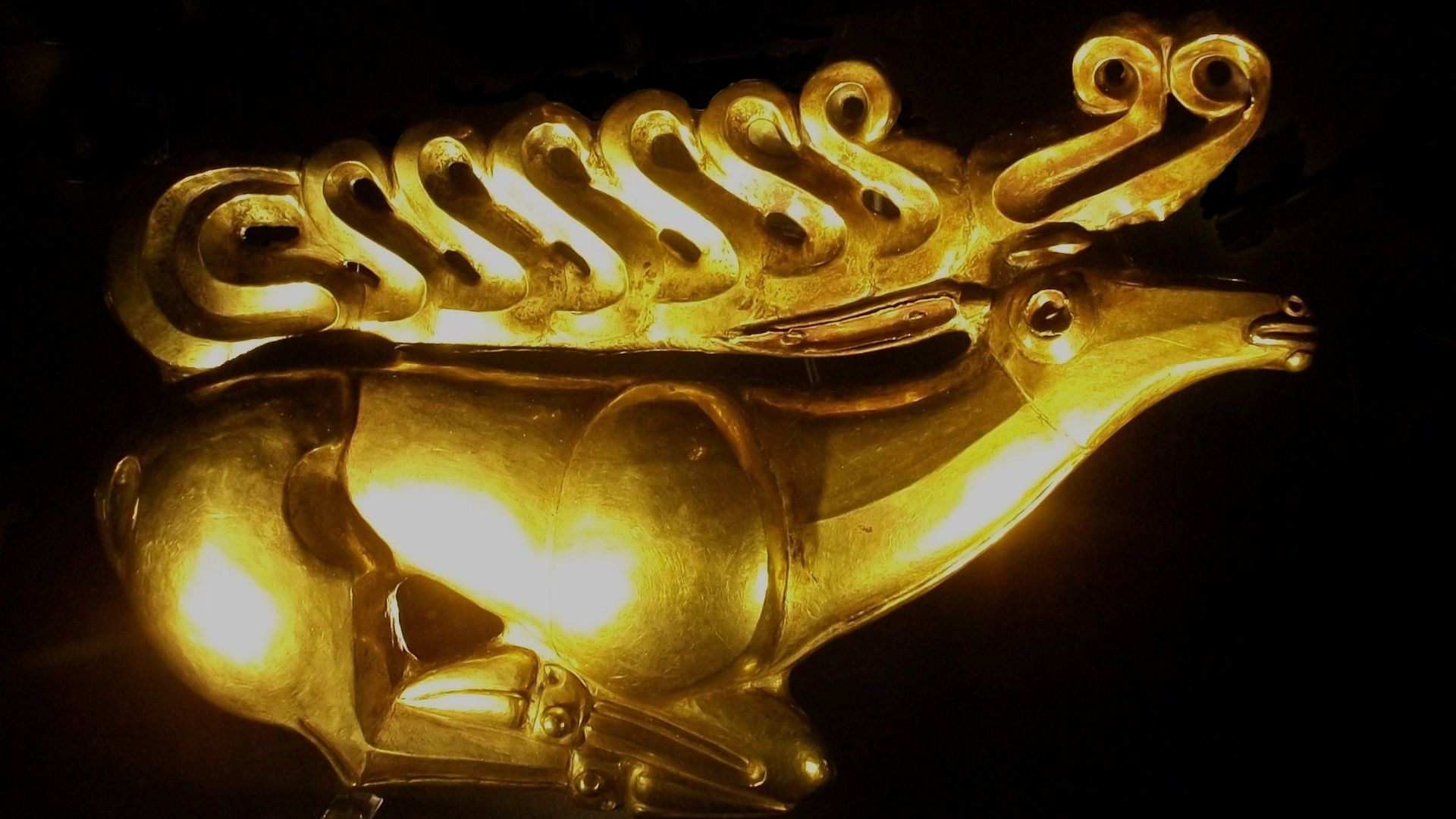 File:Placa en forma de cérvol tombat, trobada al túmul de Kostromskoy a Kuban, segle VII aC.JPG