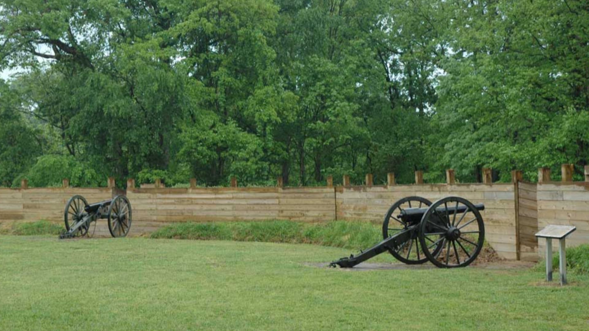 File:Fort Pillow cannons 2006.jpg