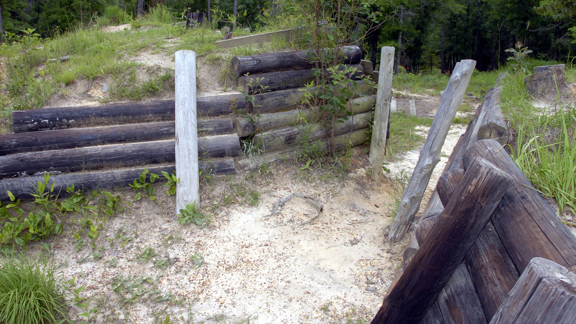 File:Blakeley Battleground gun port.jpg
