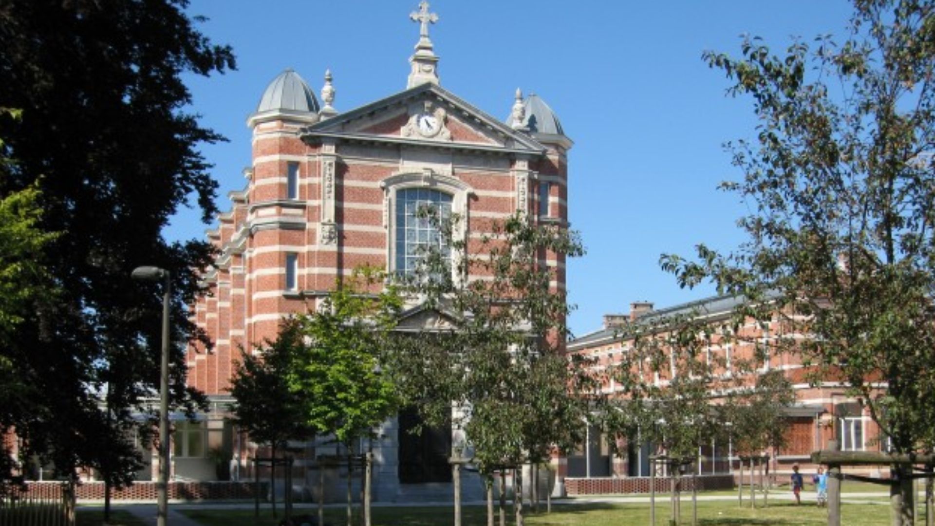 File:Antwerpen Militair Hospitaal kapel en paviljoenen - 226243 - onroerenderfgoed.jpg
