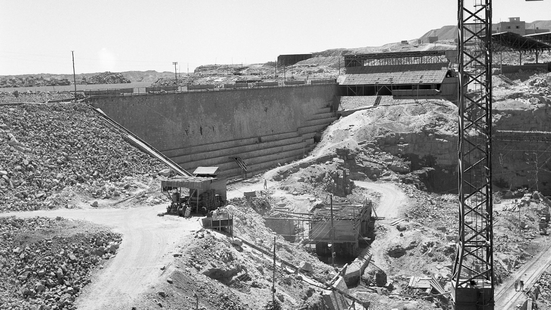 File:Aswan High Dam, Construction, 1964 (1).jpg