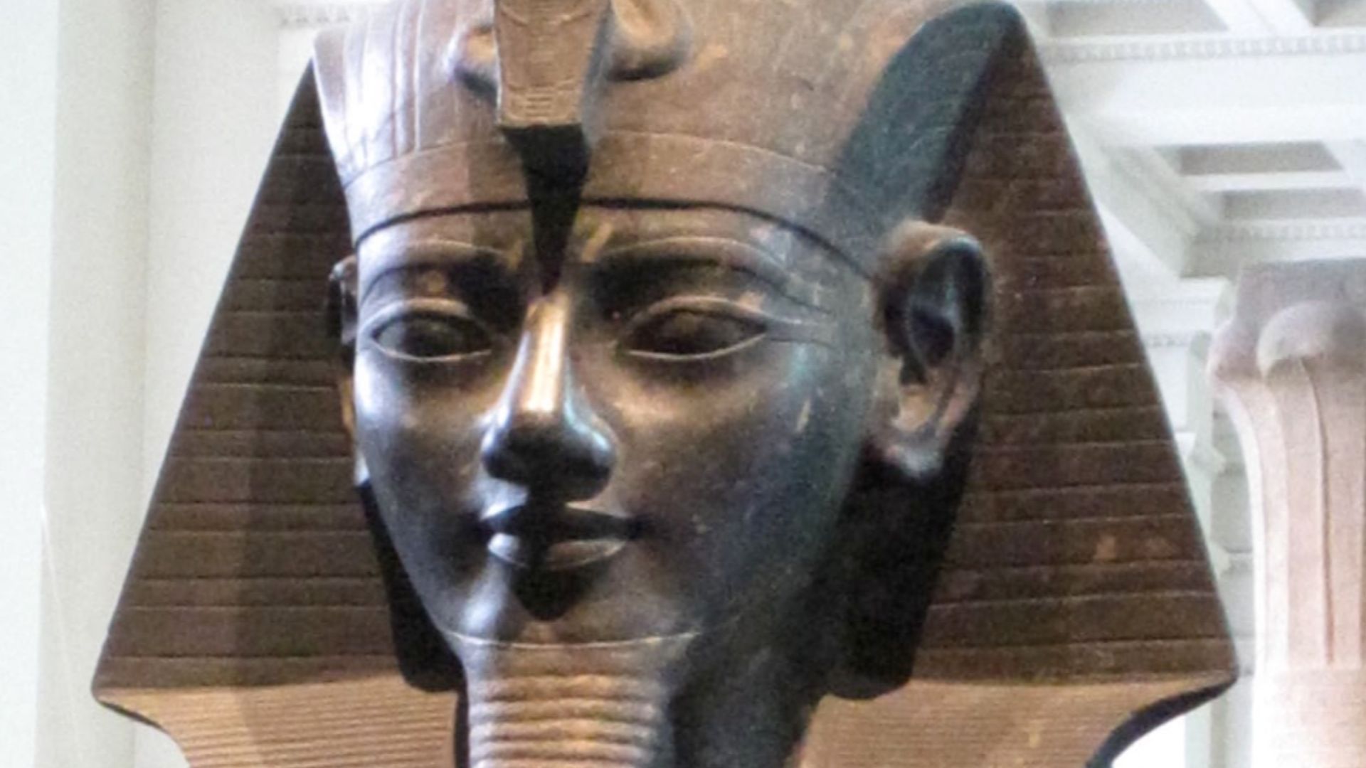 File:Colossal Amenhotep III British Museum.jpg