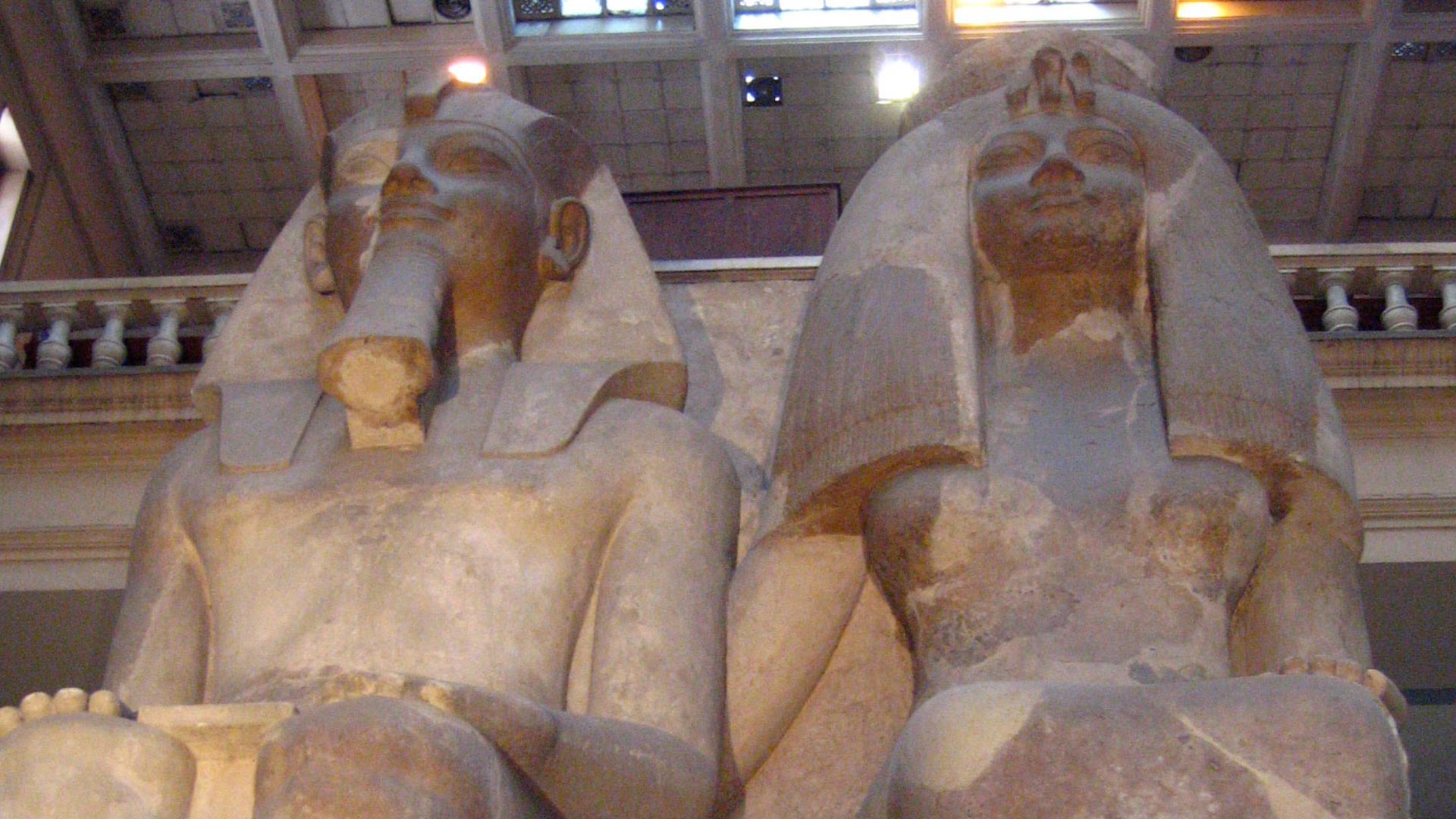 File:Colossal Amenhotep III statue.jpg