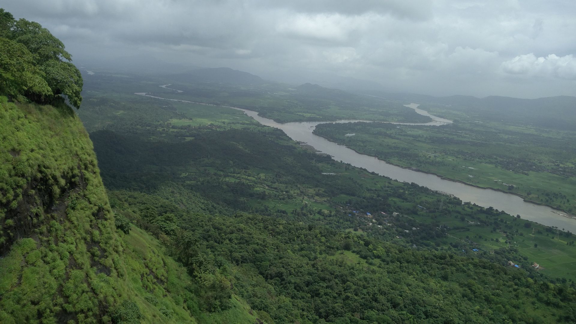 File:View from Tandulwadi fort.jpg
