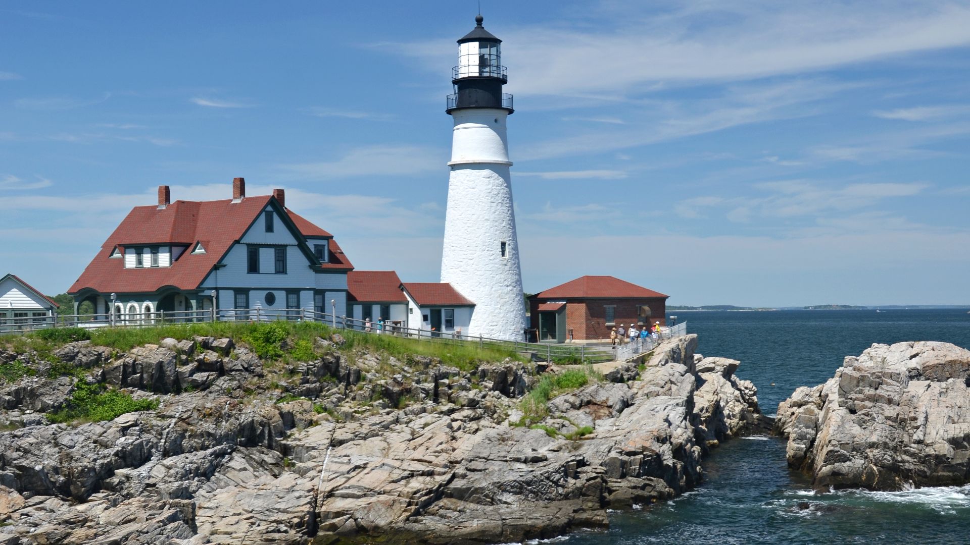 File:Portland Head Lighthouse Ocean Vertical.JPG