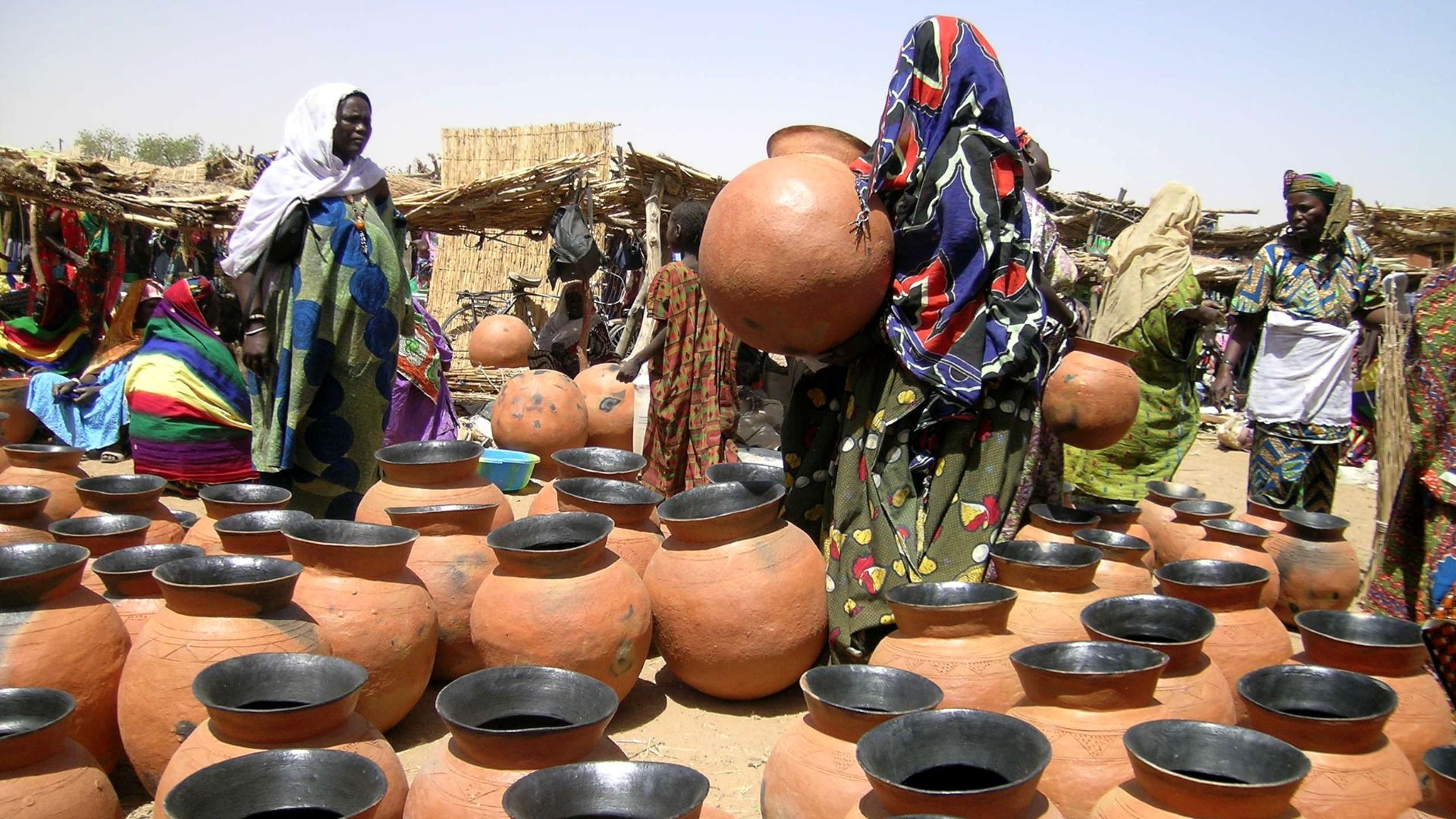 File:Songhay pottery gorom gorom market.jpg