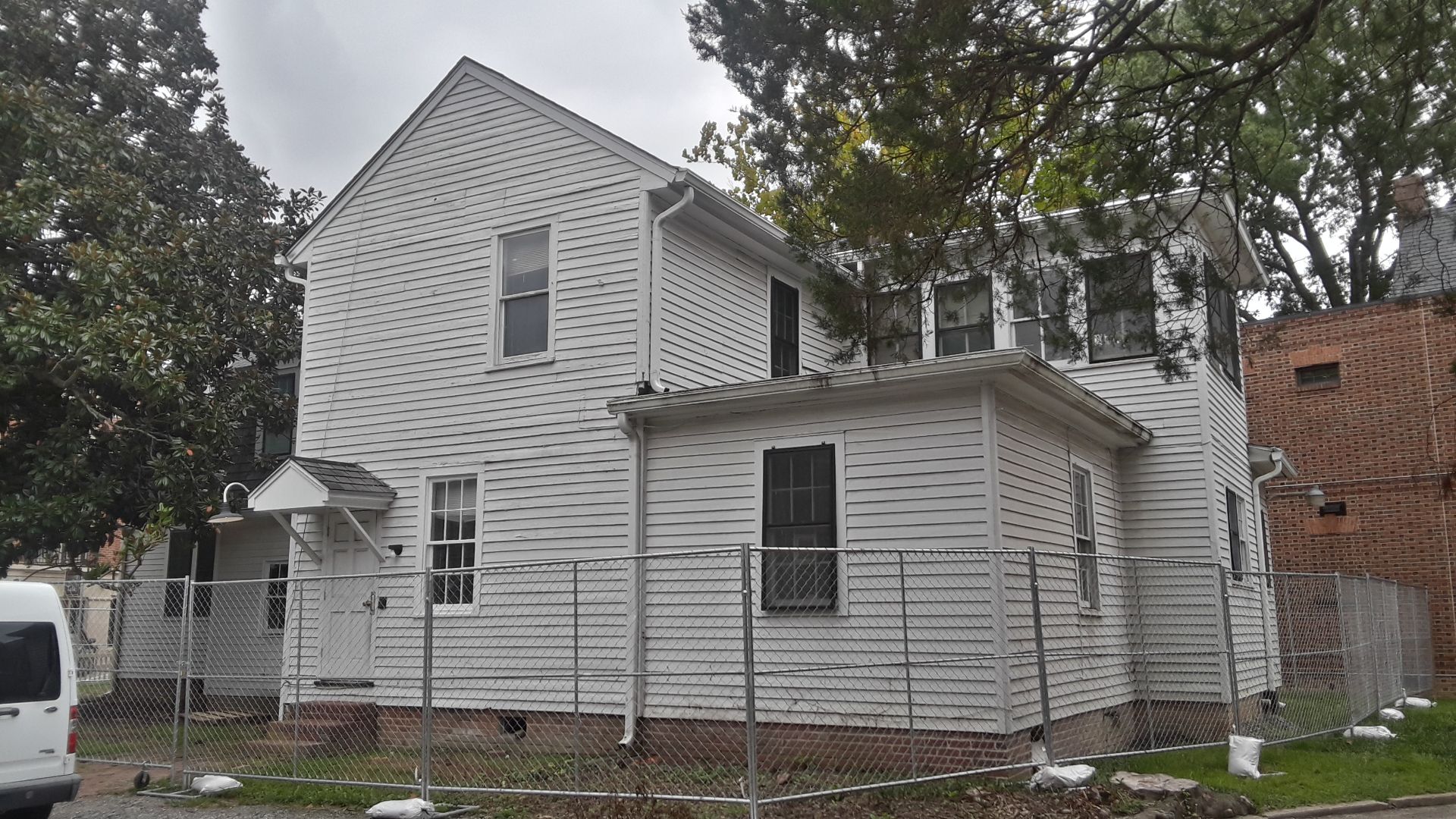 File:Williamsburg Bray School building in October 2021 5.jpg