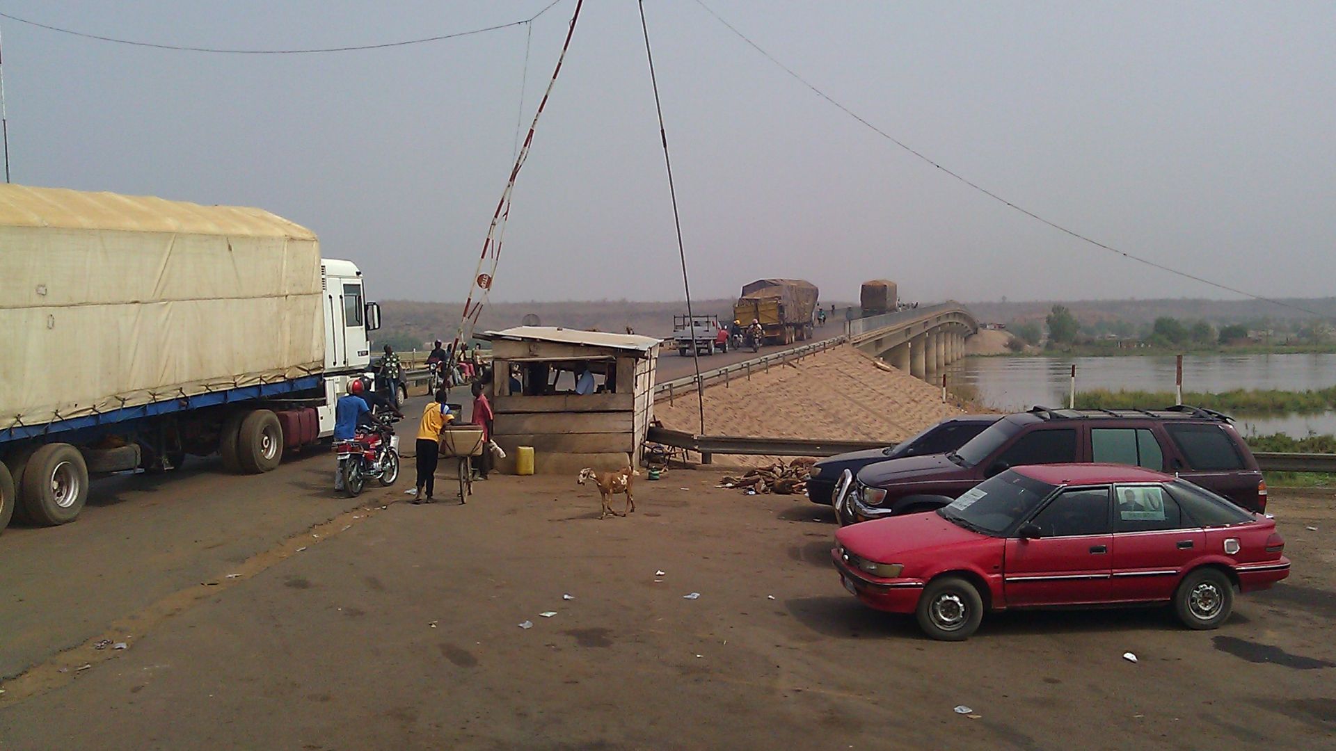 File:The border crossing into Benin from Niger (5488527457).jpg