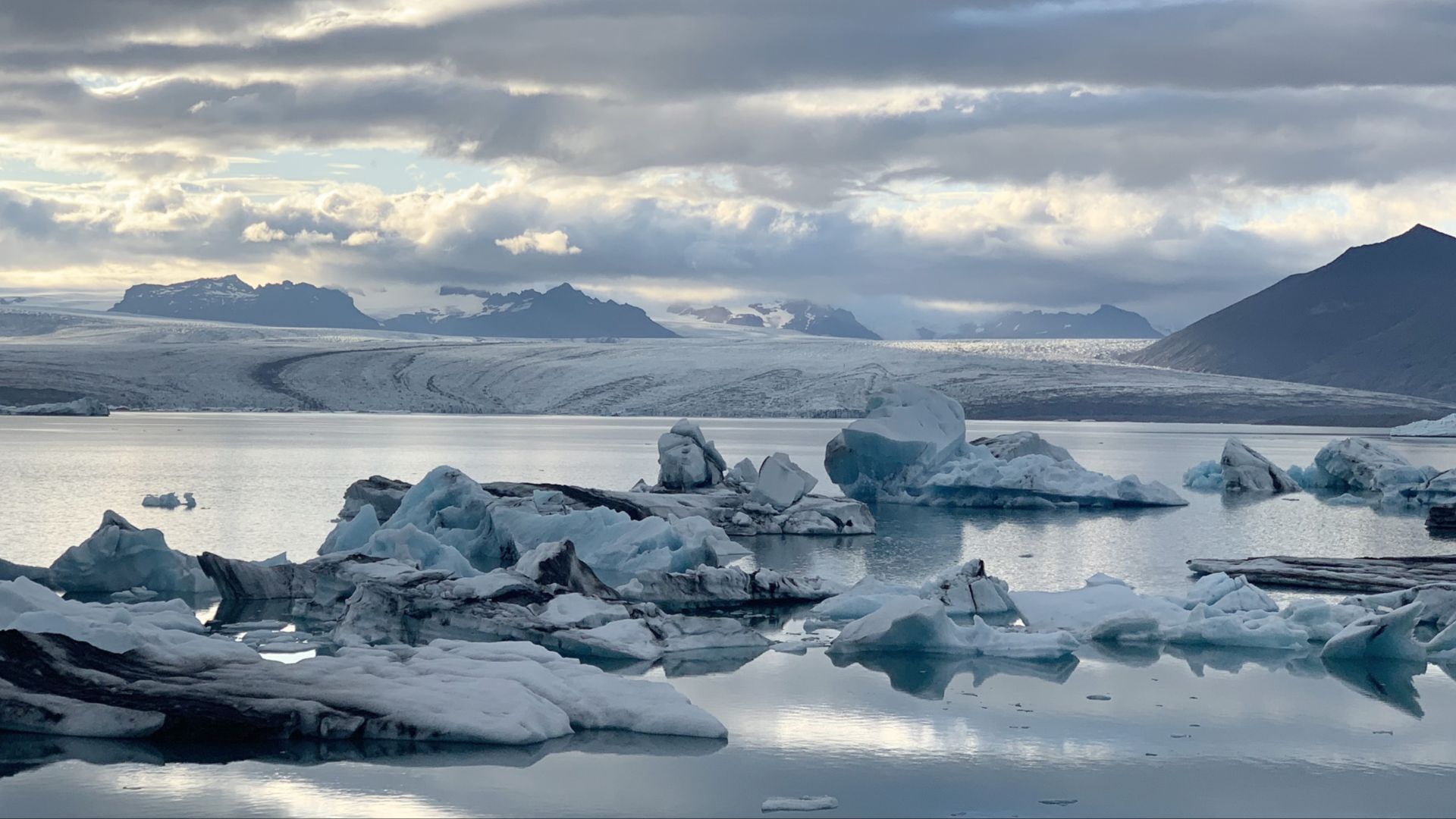 File:Vatnajökull glacier.jpg