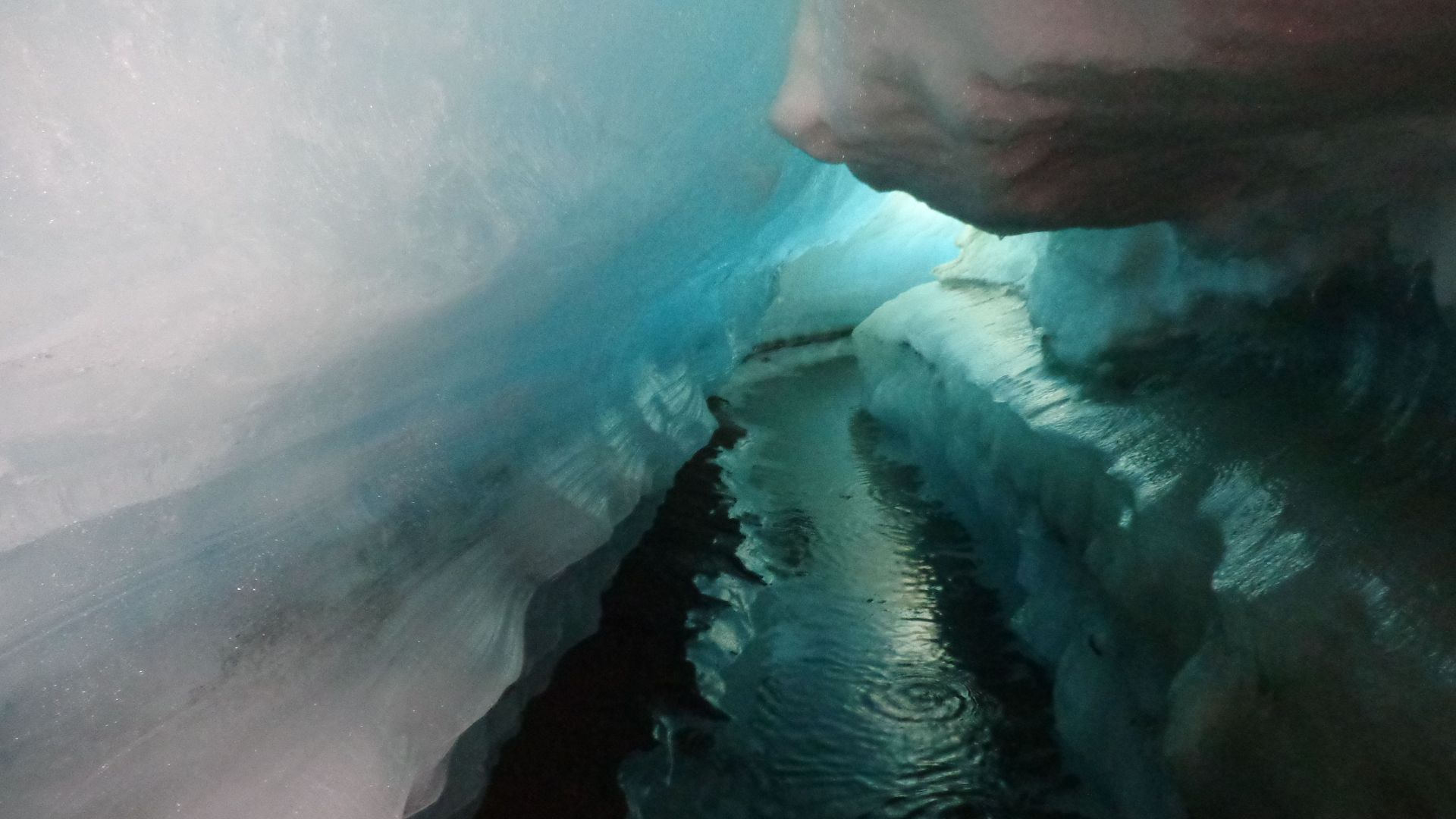 File:Lovenbreen Ice cave 12.JPG