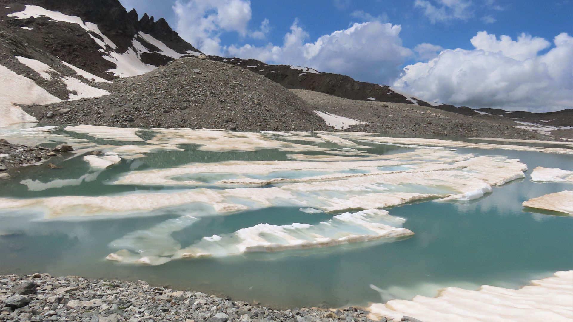 File:Lac proglaciaire glacier de l'Argentière 08.jpg
