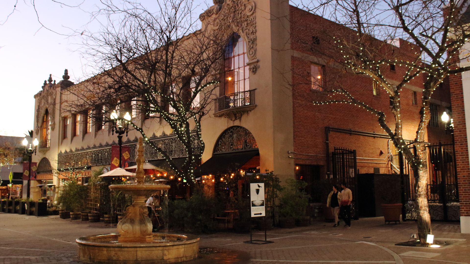 File:Artist Village en Santa Ana.JPG