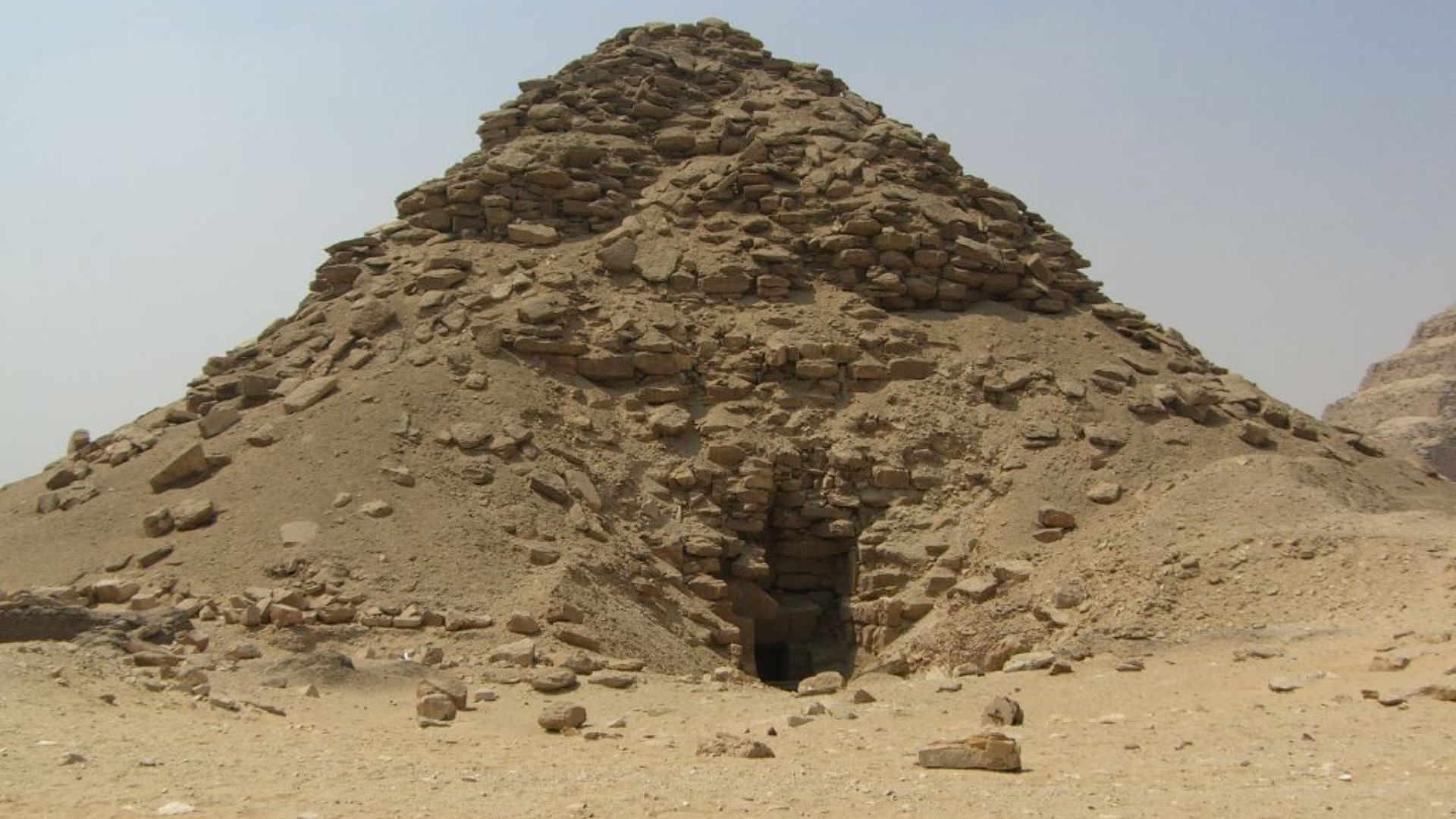 File:Saqqarah Ouserkaf 06.jpg