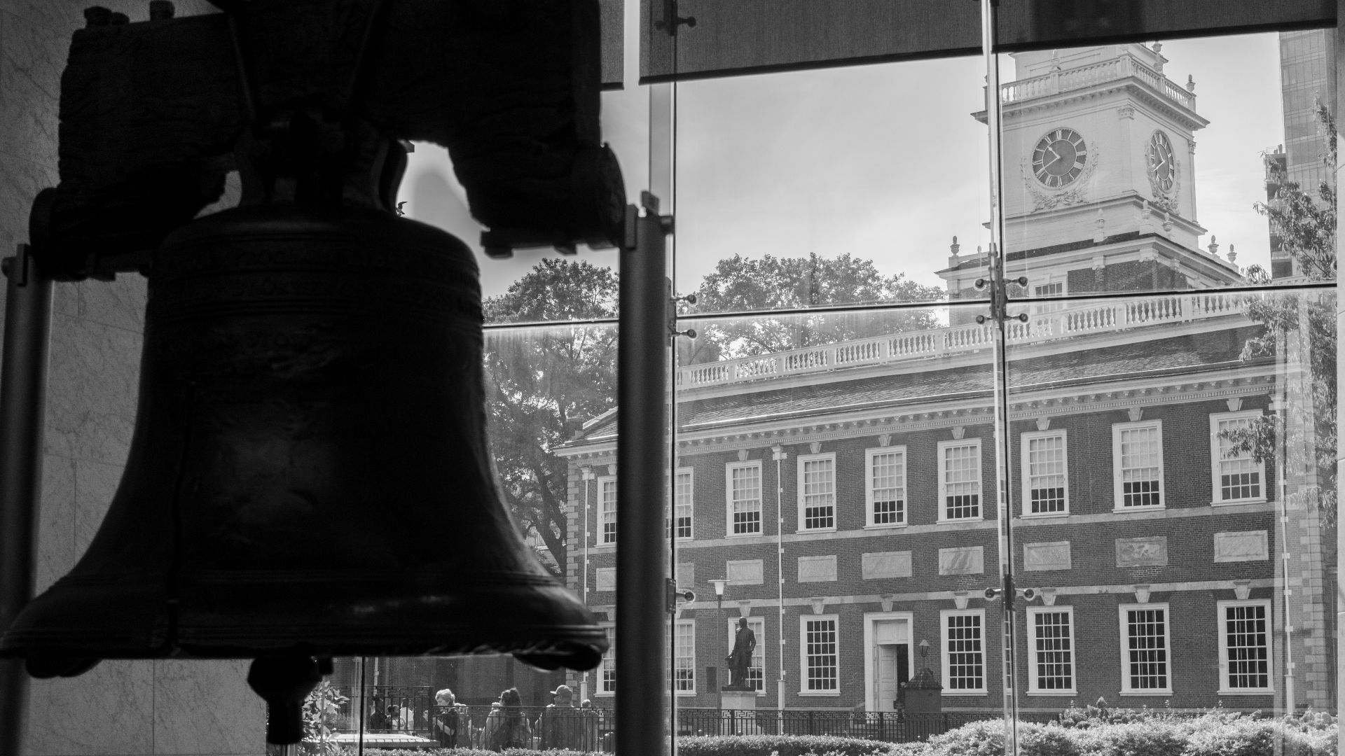 File:Liberty Bell with Independence Hall.jpg