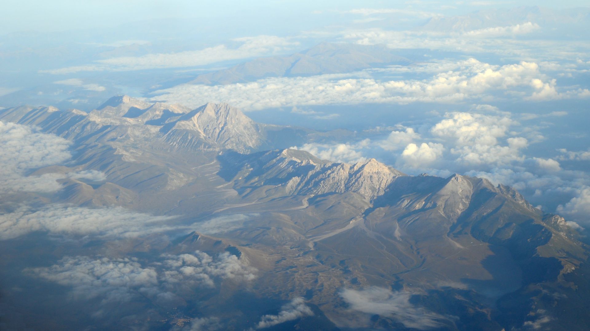 File:Gran Sasso.jpg