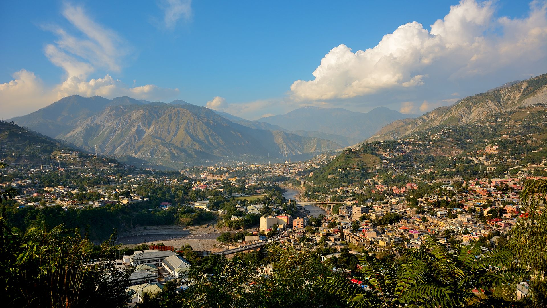 File:Pakistan is full of breathtaking views - Muzafarabad.JPG