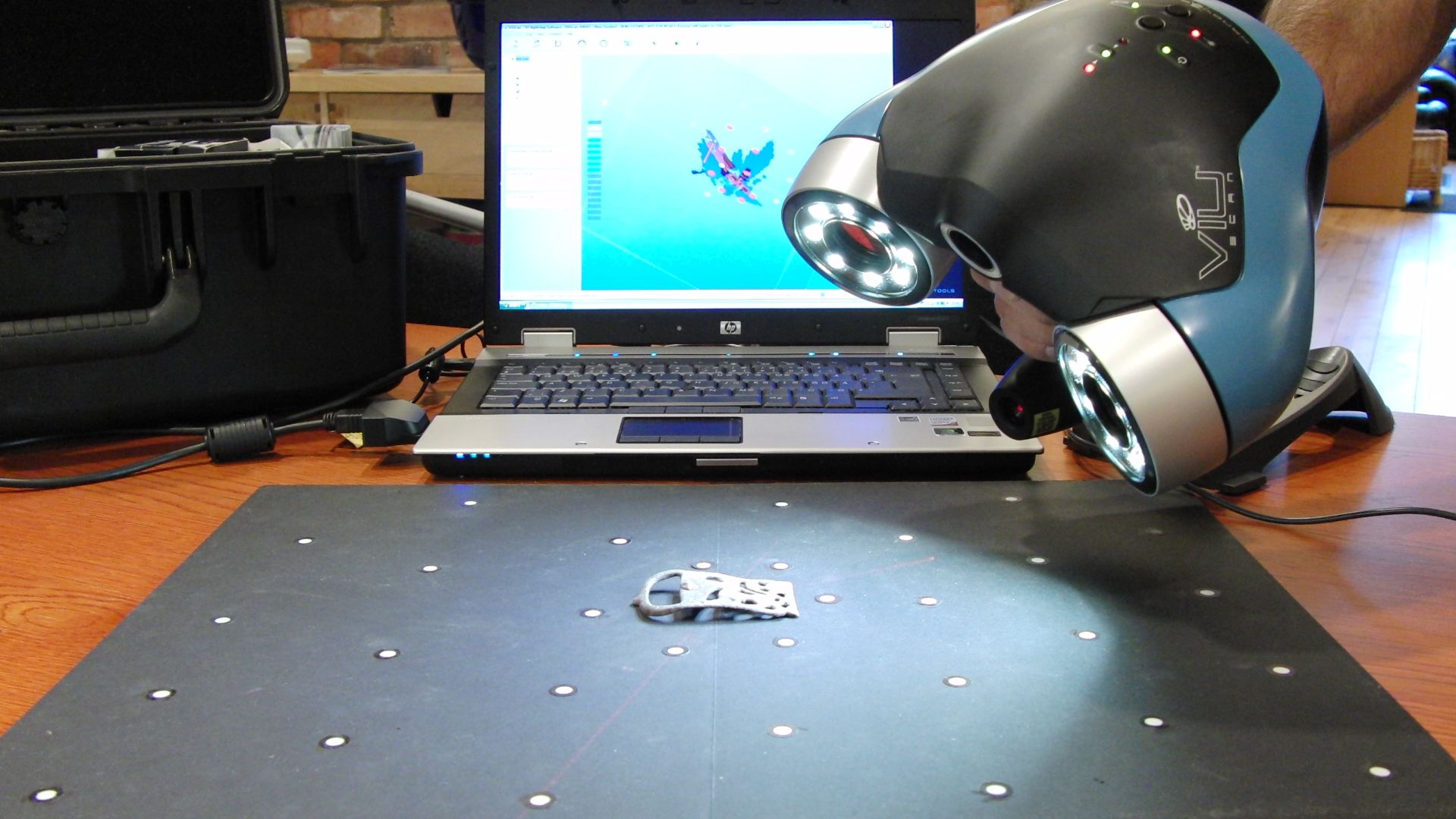 File:VIUscan handheld 3D scanner in use.jpg